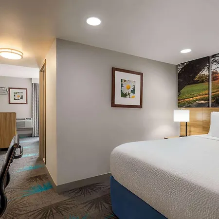 Days Hotel By Wyndham Allentown Airport / Lehigh Valley Exterior photo